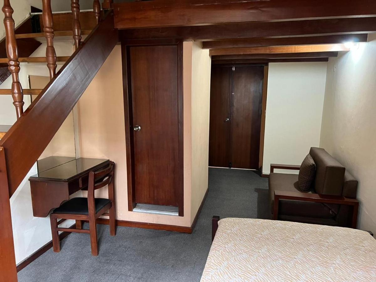 Hostal Victoria Кито Экстерьер фото
