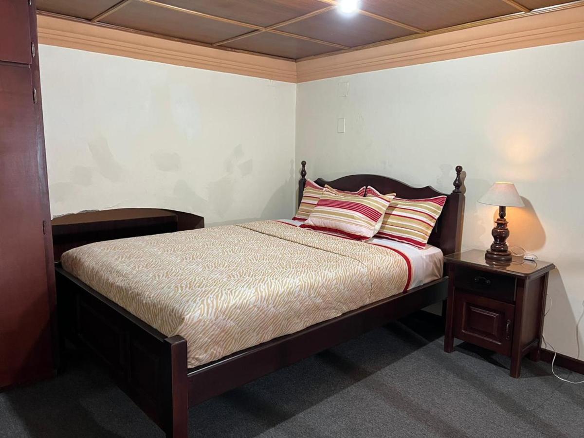 Hostal Victoria Кито Экстерьер фото