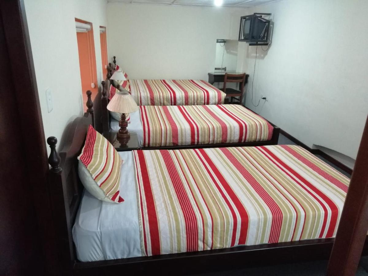 Hostal Victoria Кито Экстерьер фото
