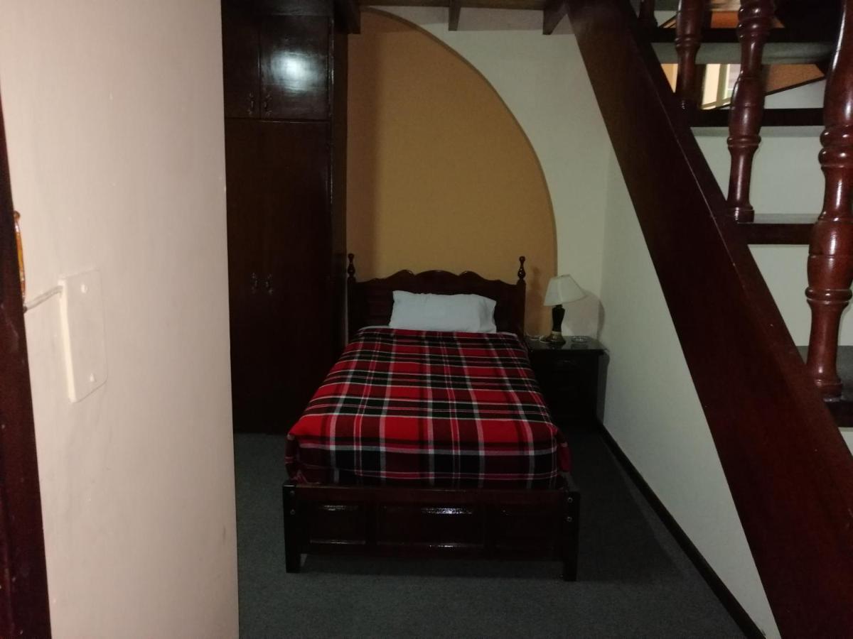 Hostal Victoria Кито Экстерьер фото