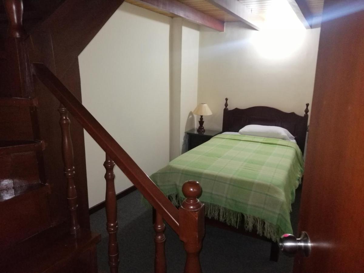 Hostal Victoria Кито Экстерьер фото