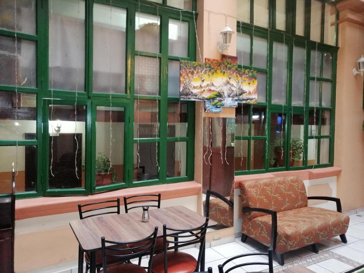 Hostal Victoria Кито Экстерьер фото