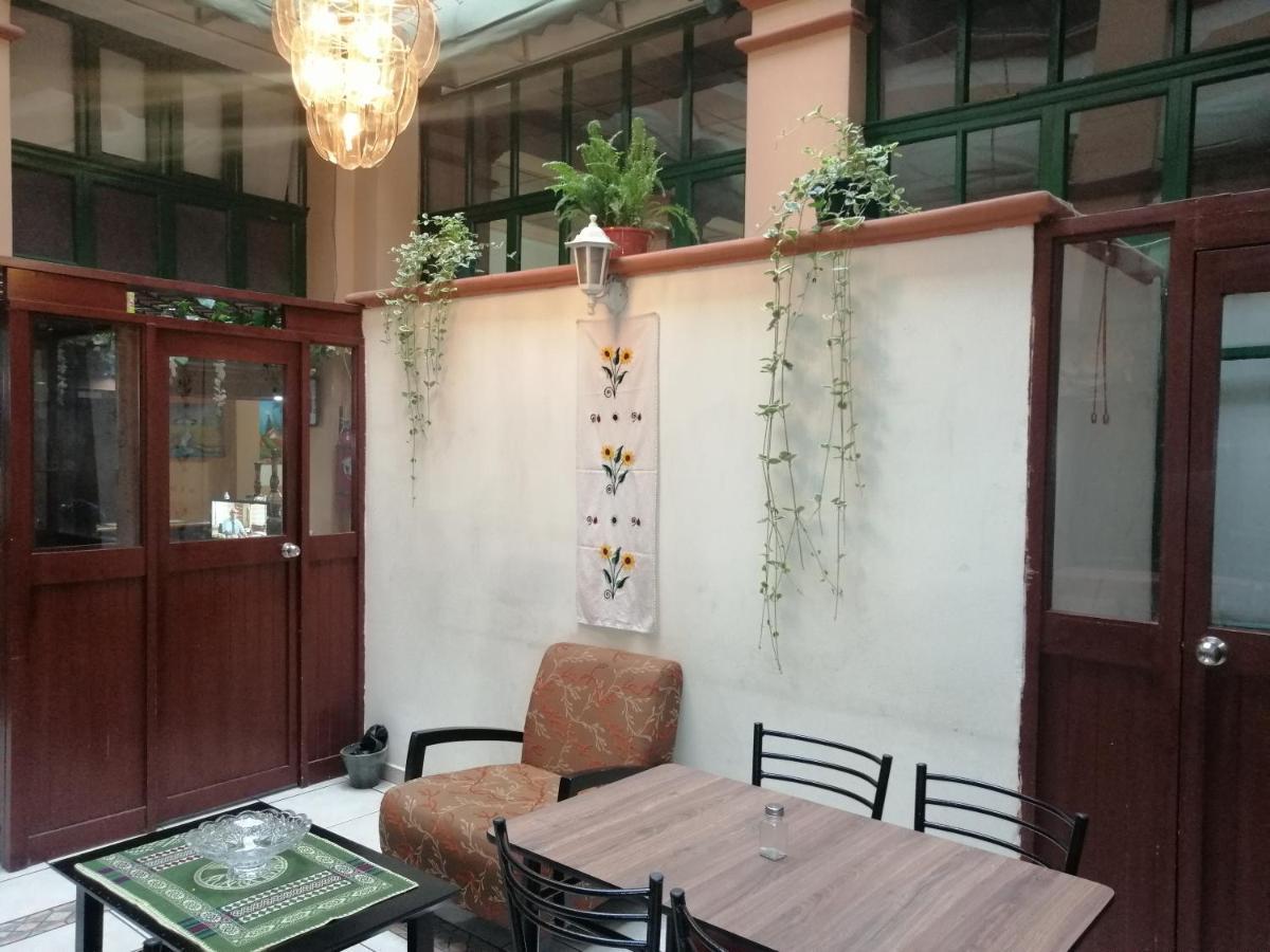 Hostal Victoria Кито Экстерьер фото