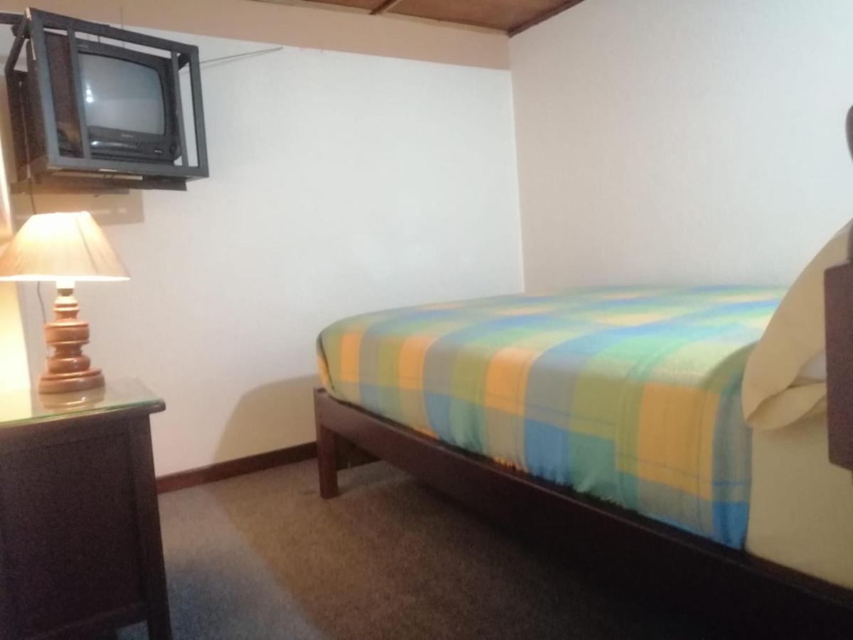 Hostal Victoria Кито Экстерьер фото